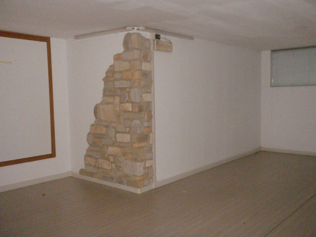 Locale commerciale in affitto a Storo