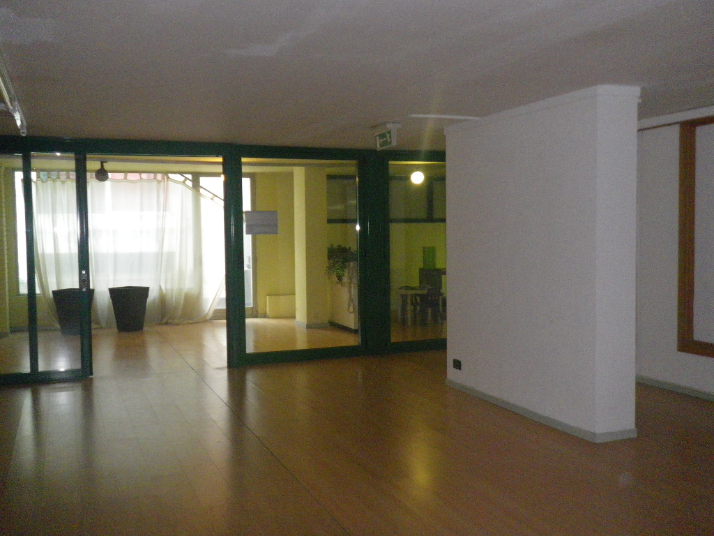 Locale commerciale in affitto a Storo