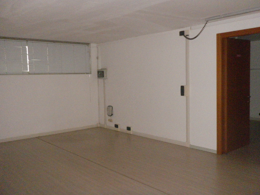 Locale commerciale in affitto a Storo