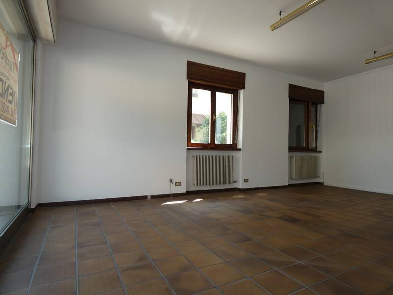 Magazzino in vendita a Tione di Trento