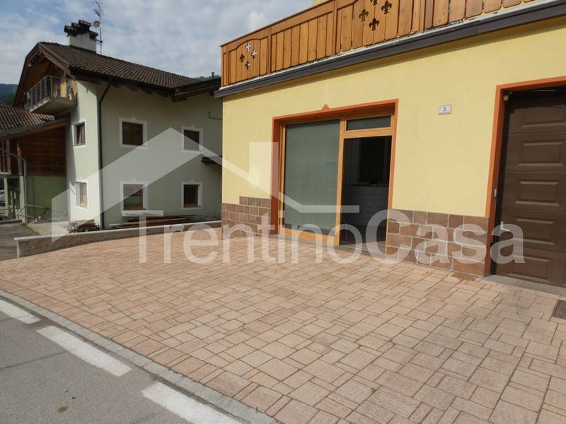Negozio / Ufficio in affitto a Porte di Rendena