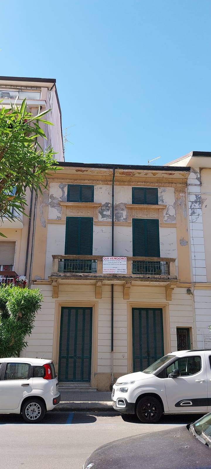 Villa e depandance in vendita a Viareggio, Centro