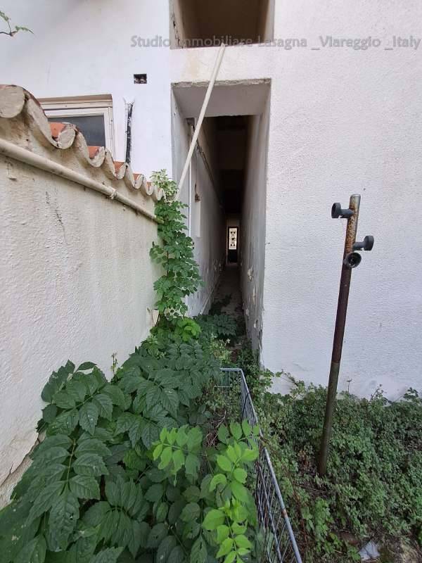 Villa e depandance in vendita a Viareggio, Centro