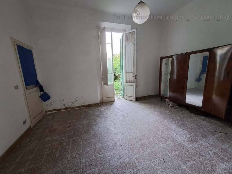 Villa e depandance in vendita a Viareggio, Centro