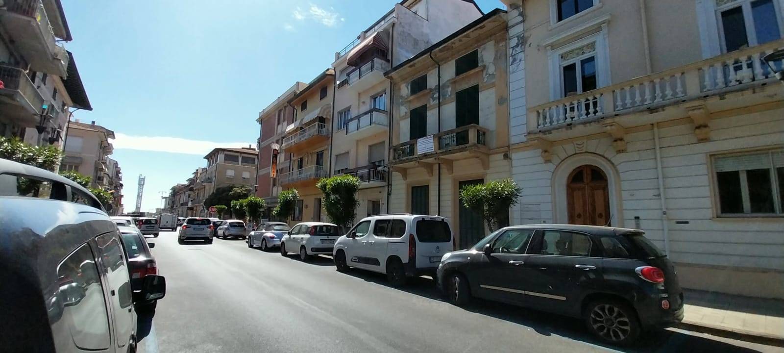 Villa e depandance in vendita a Viareggio, Centro