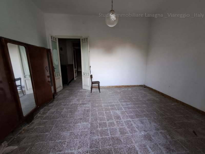 Villa e depandance in vendita a Viareggio, Centro