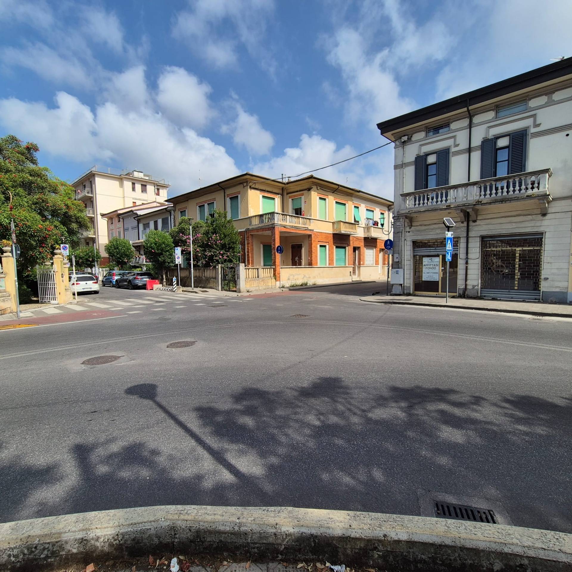 Locale commerciale in affitto a Viareggio, Centro