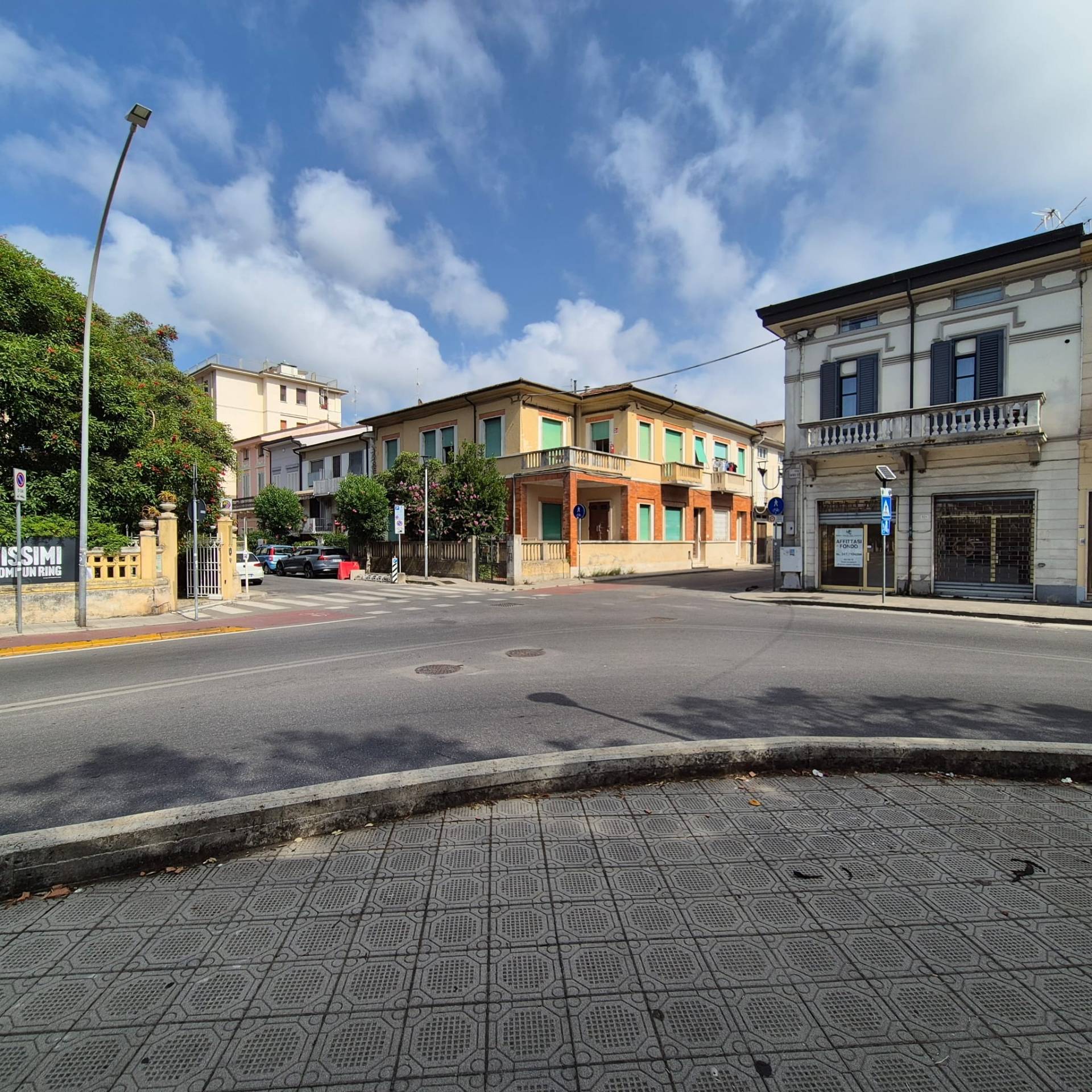 Locale commerciale in affitto a Viareggio, Centro