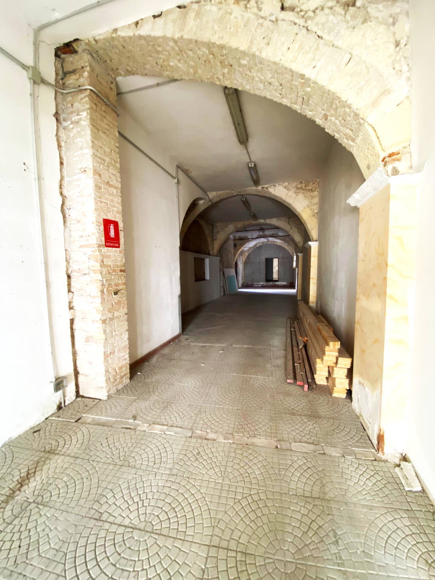 Complesso commerciale in vendita a Cagliari