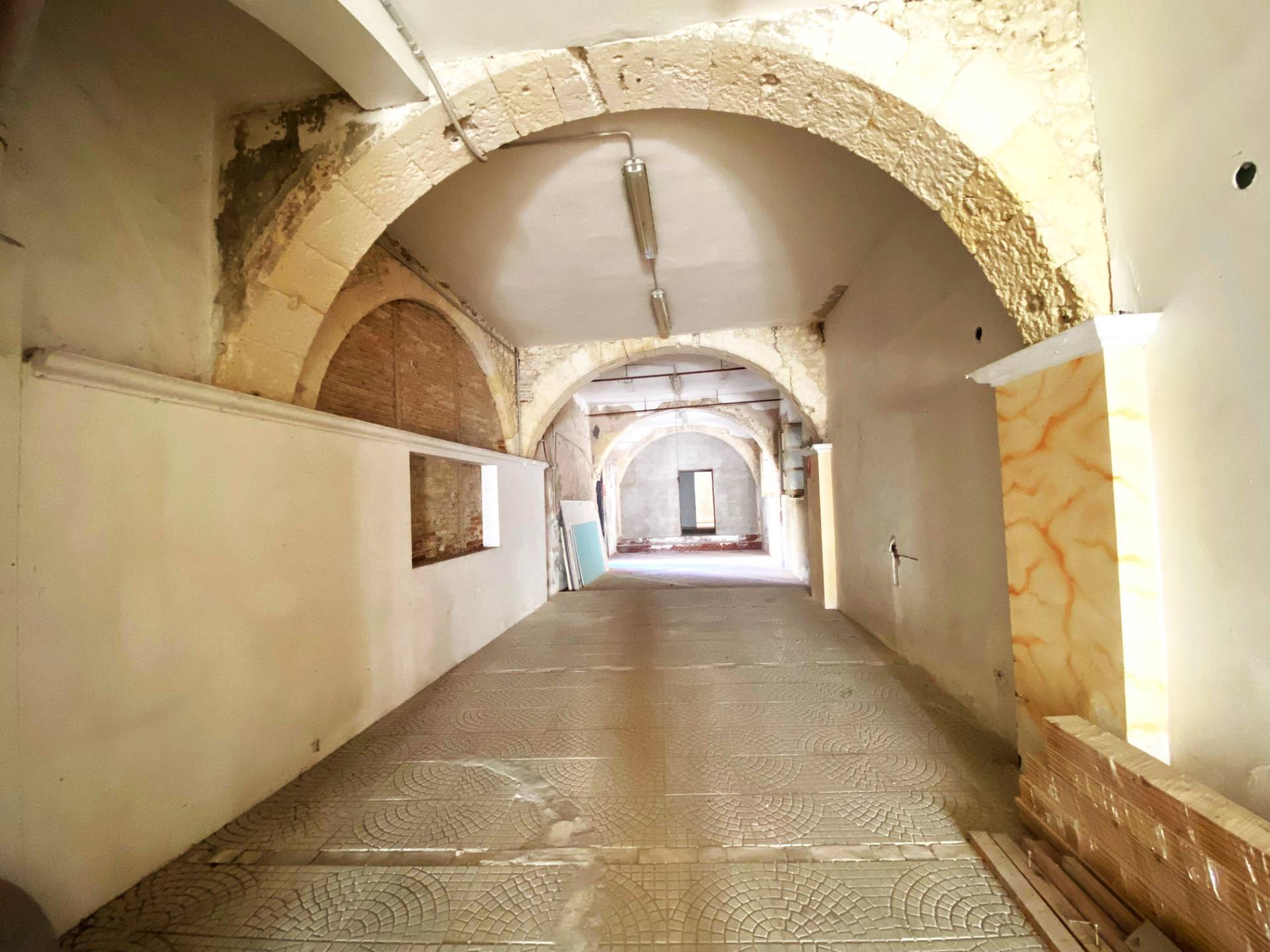 Complesso commerciale in vendita a Cagliari