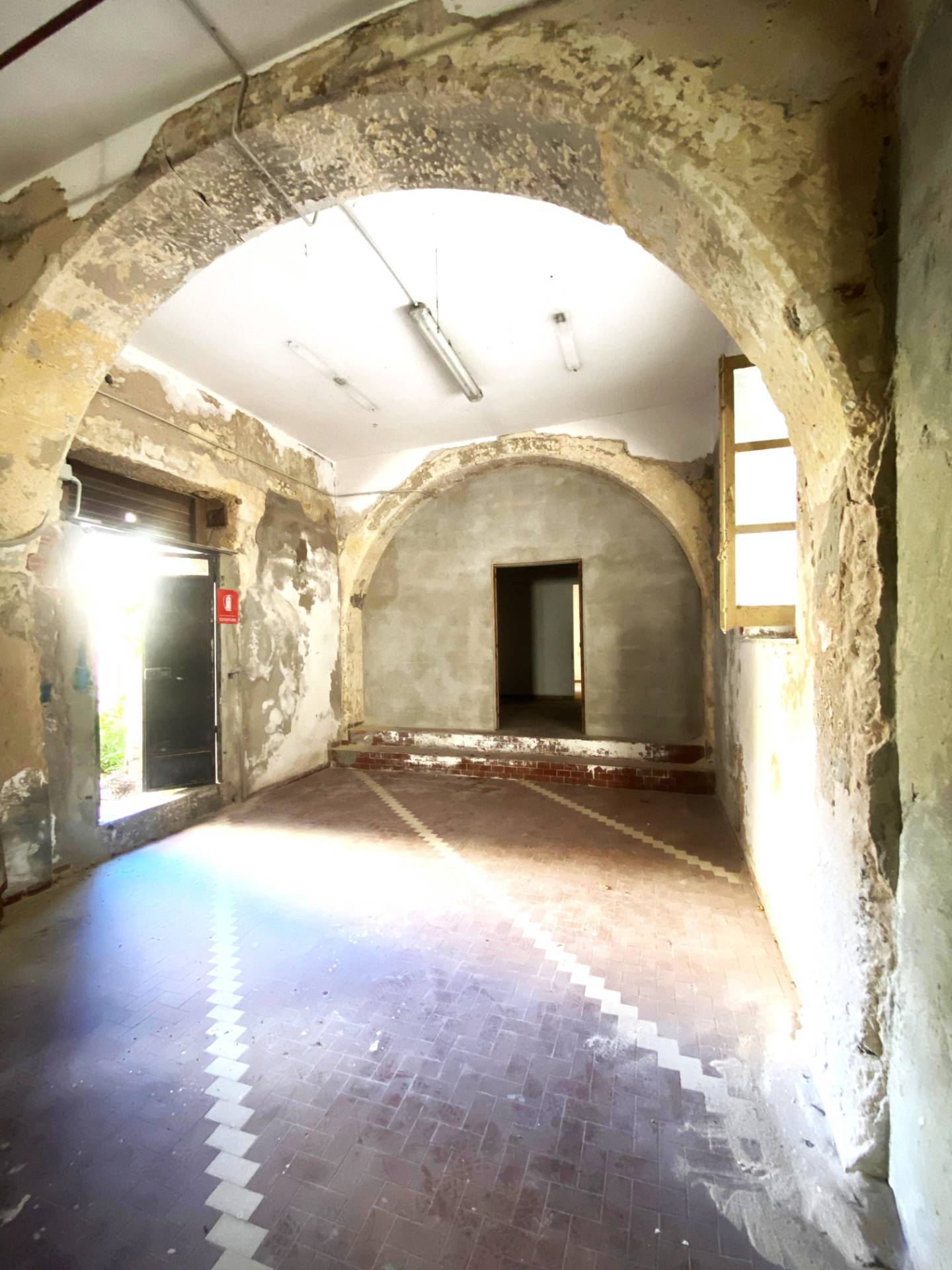 Complesso commerciale in vendita a Cagliari