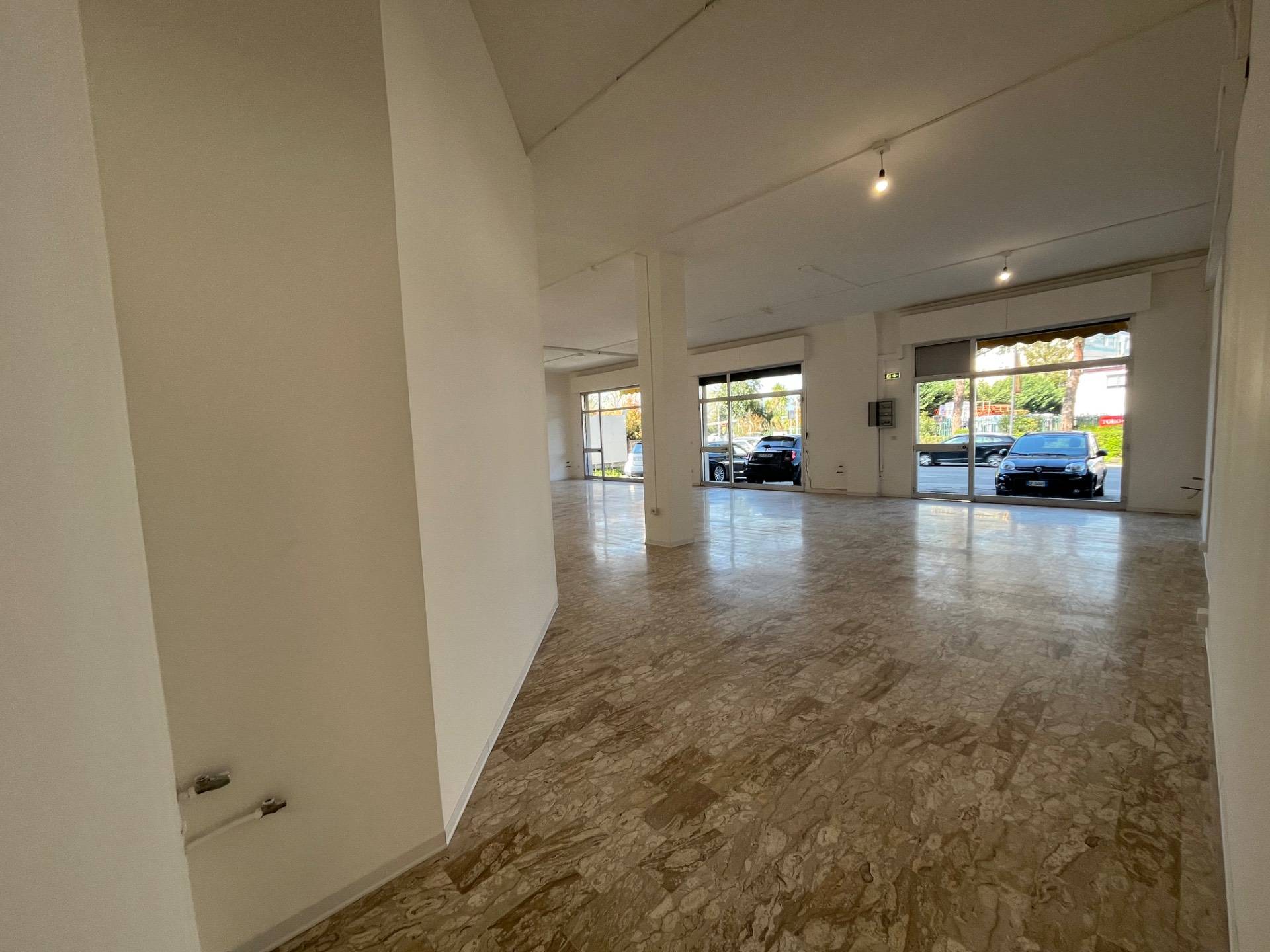 Locale commerciale in affitto a San Giovanni Teatino, Sambuceto