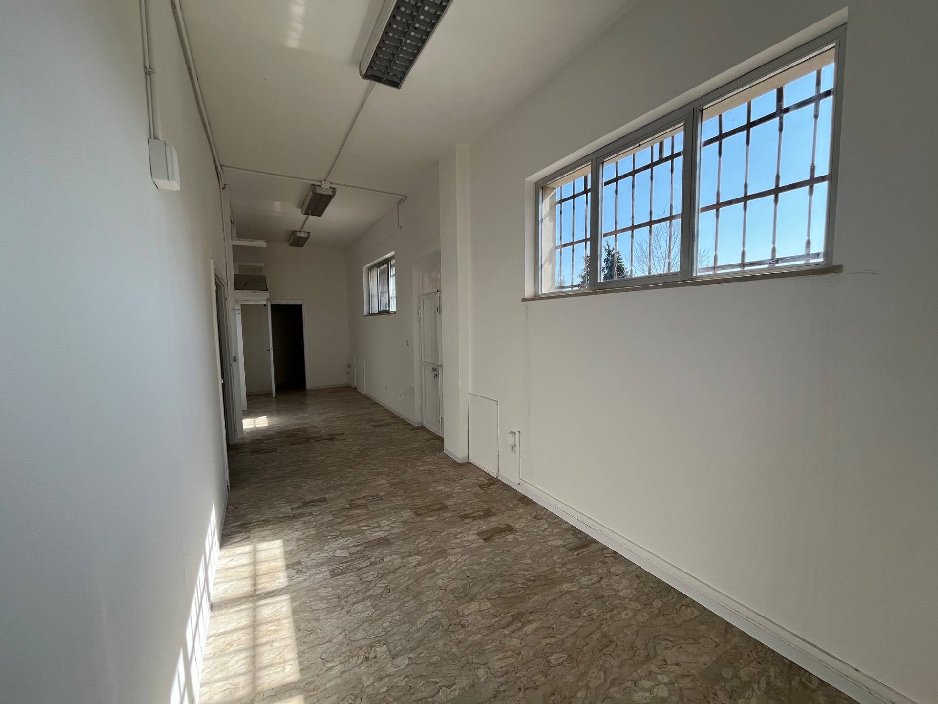 Locale commerciale in affitto a San Giovanni Teatino, Sambuceto