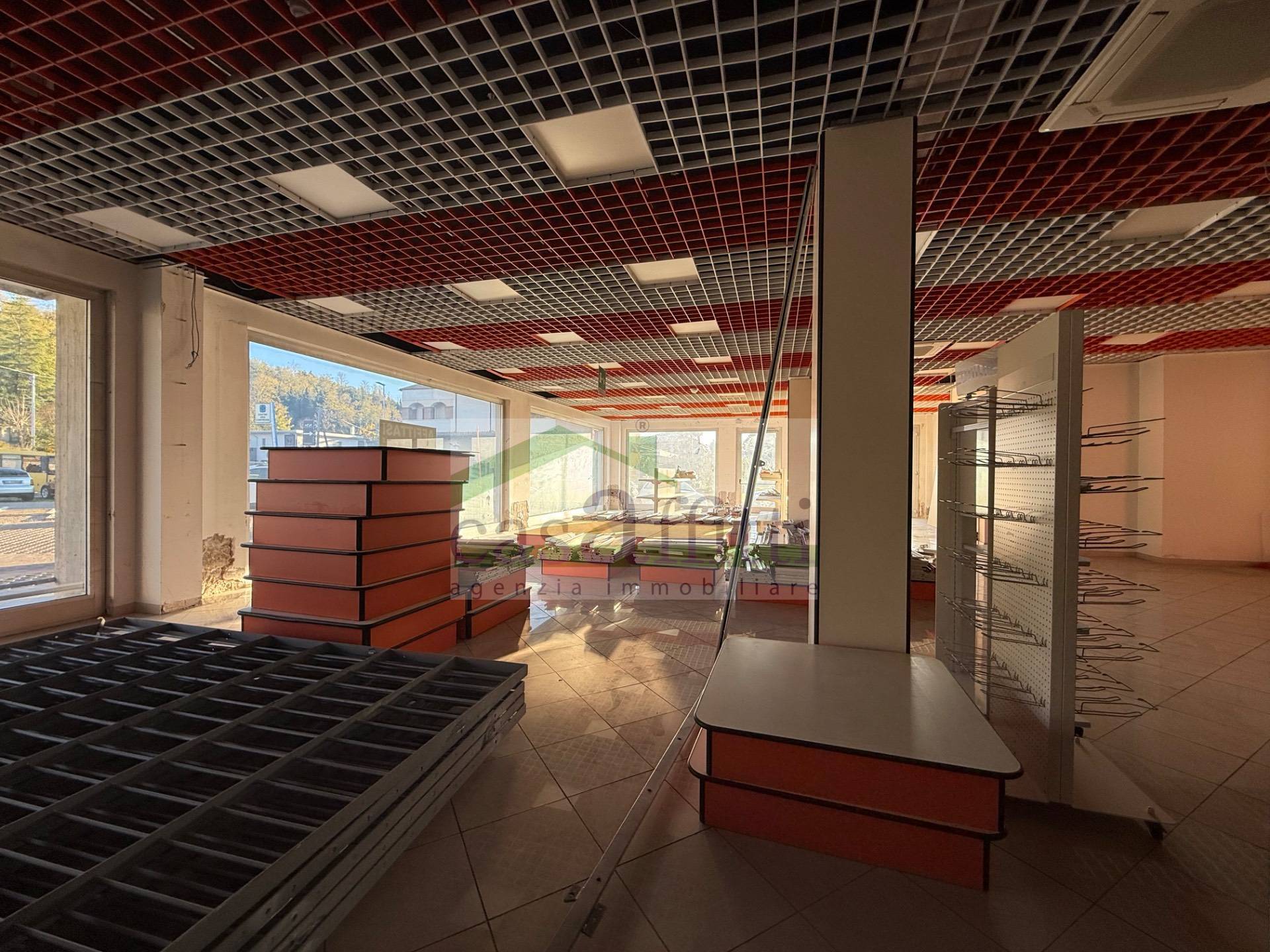 Locale commerciale in affitto a San Giovanni Teatino, Sambuceto