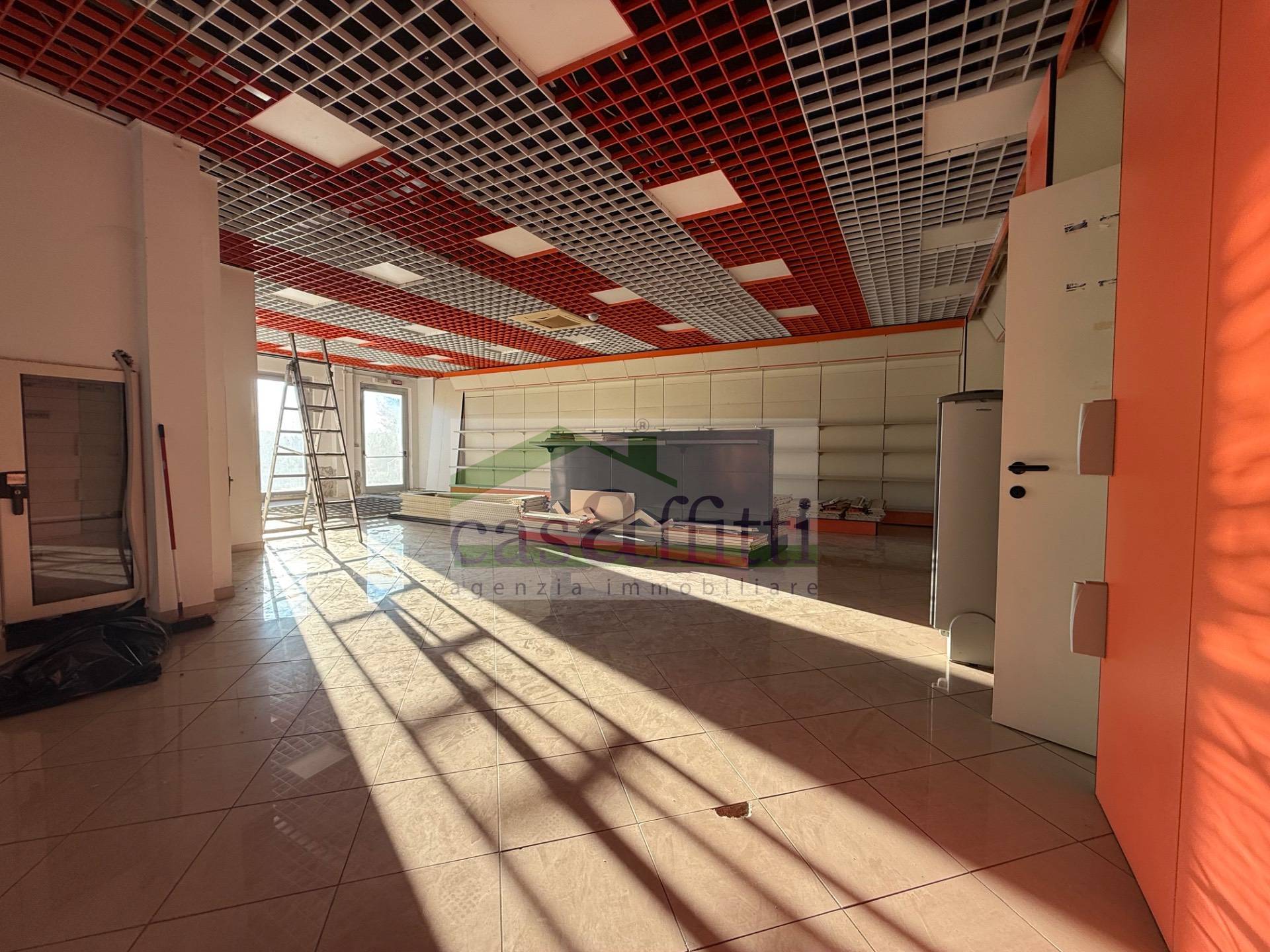 Locale commerciale in affitto a San Giovanni Teatino, Sambuceto