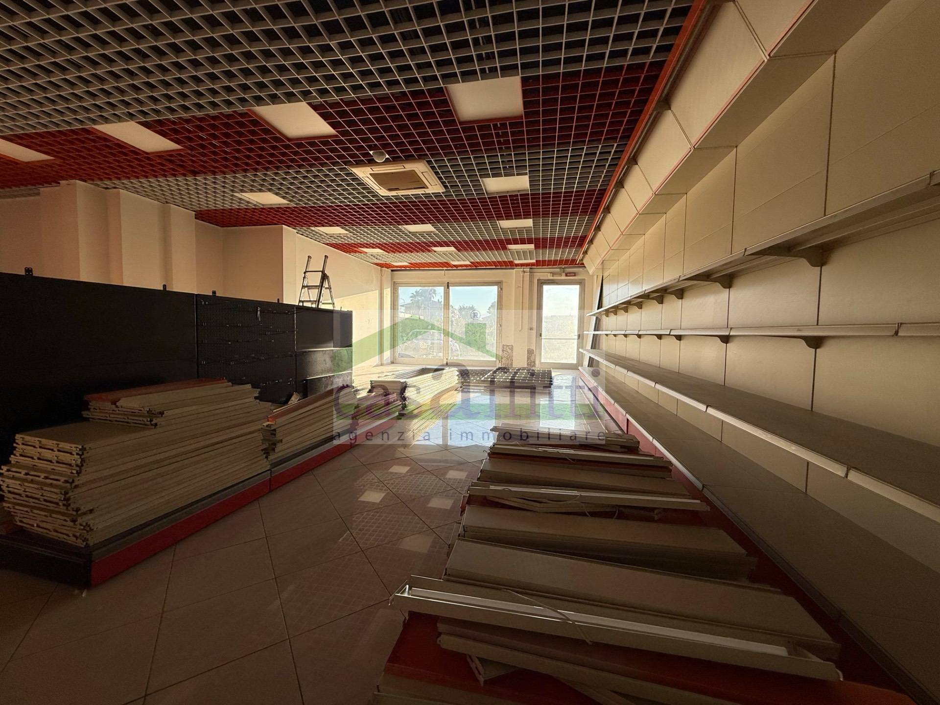 Locale commerciale in affitto a San Giovanni Teatino, Sambuceto