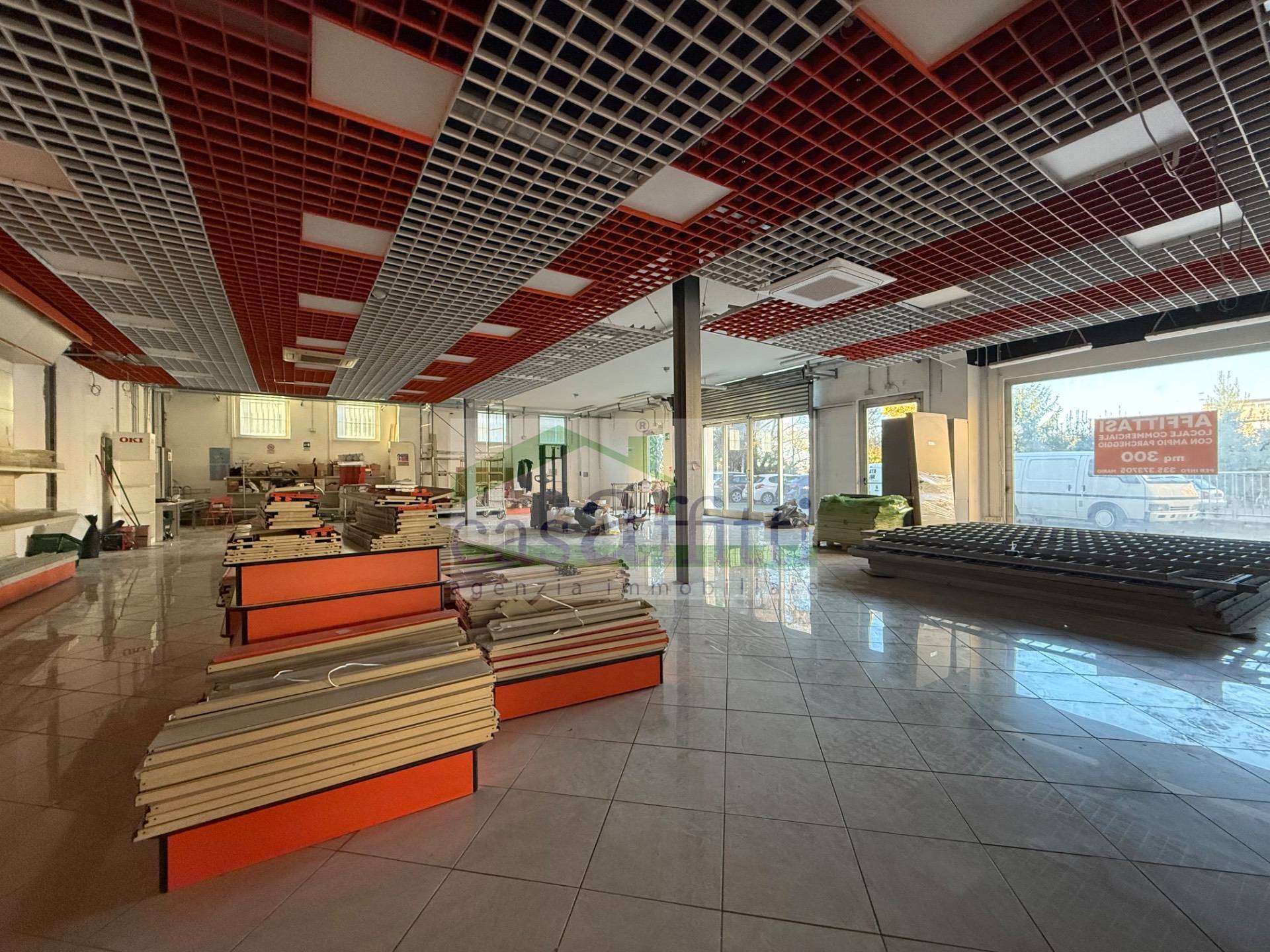 Locale commerciale in affitto a San Giovanni Teatino, Sambuceto