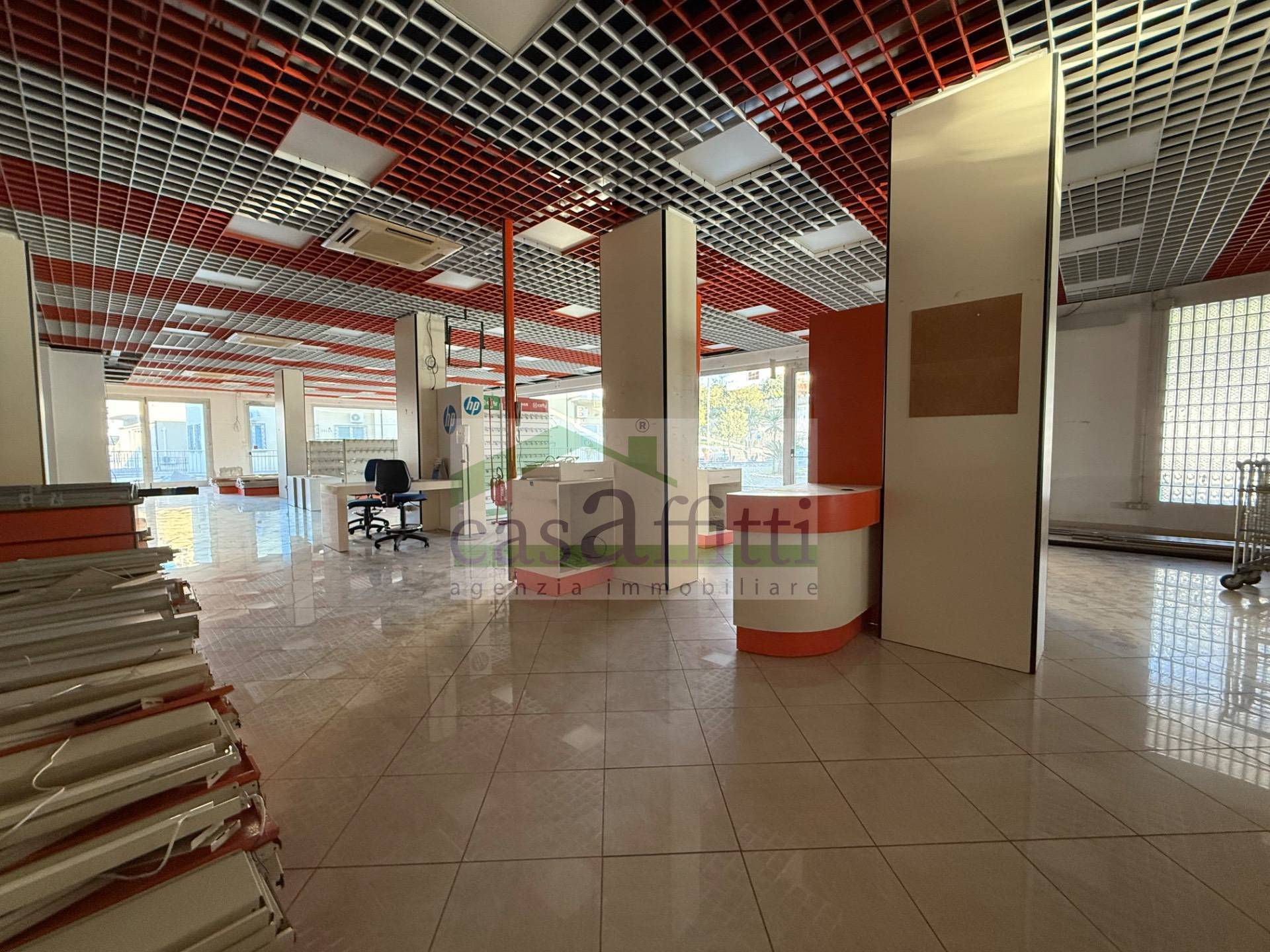 Locale commerciale in affitto a San Giovanni Teatino, Sambuceto