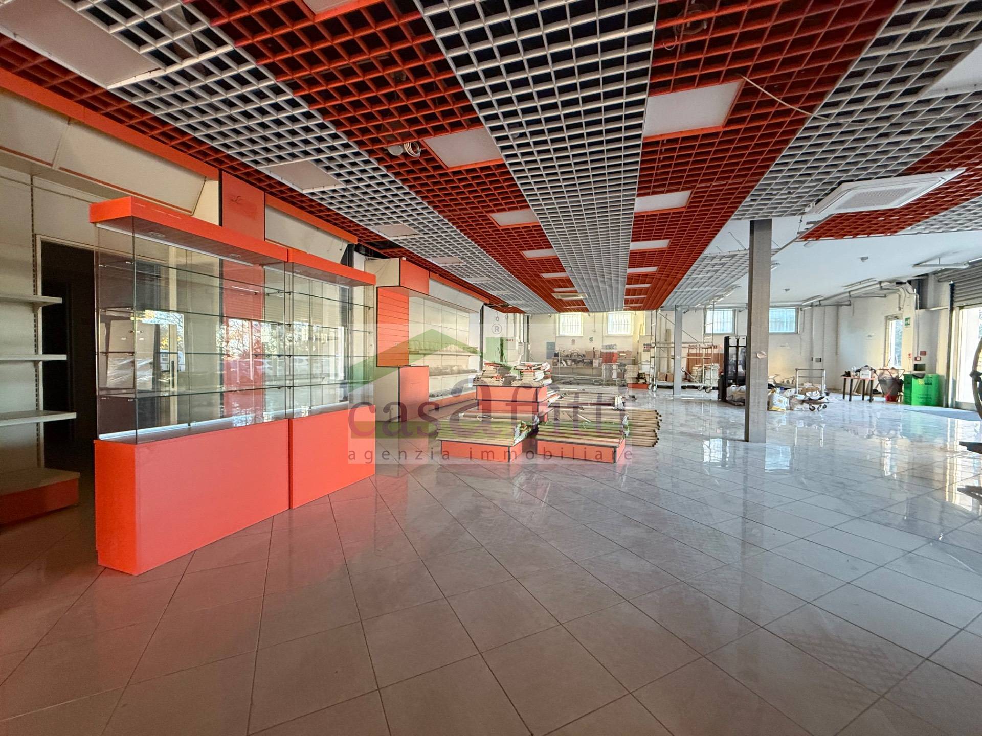 Locale commerciale in affitto a San Giovanni Teatino, Sambuceto