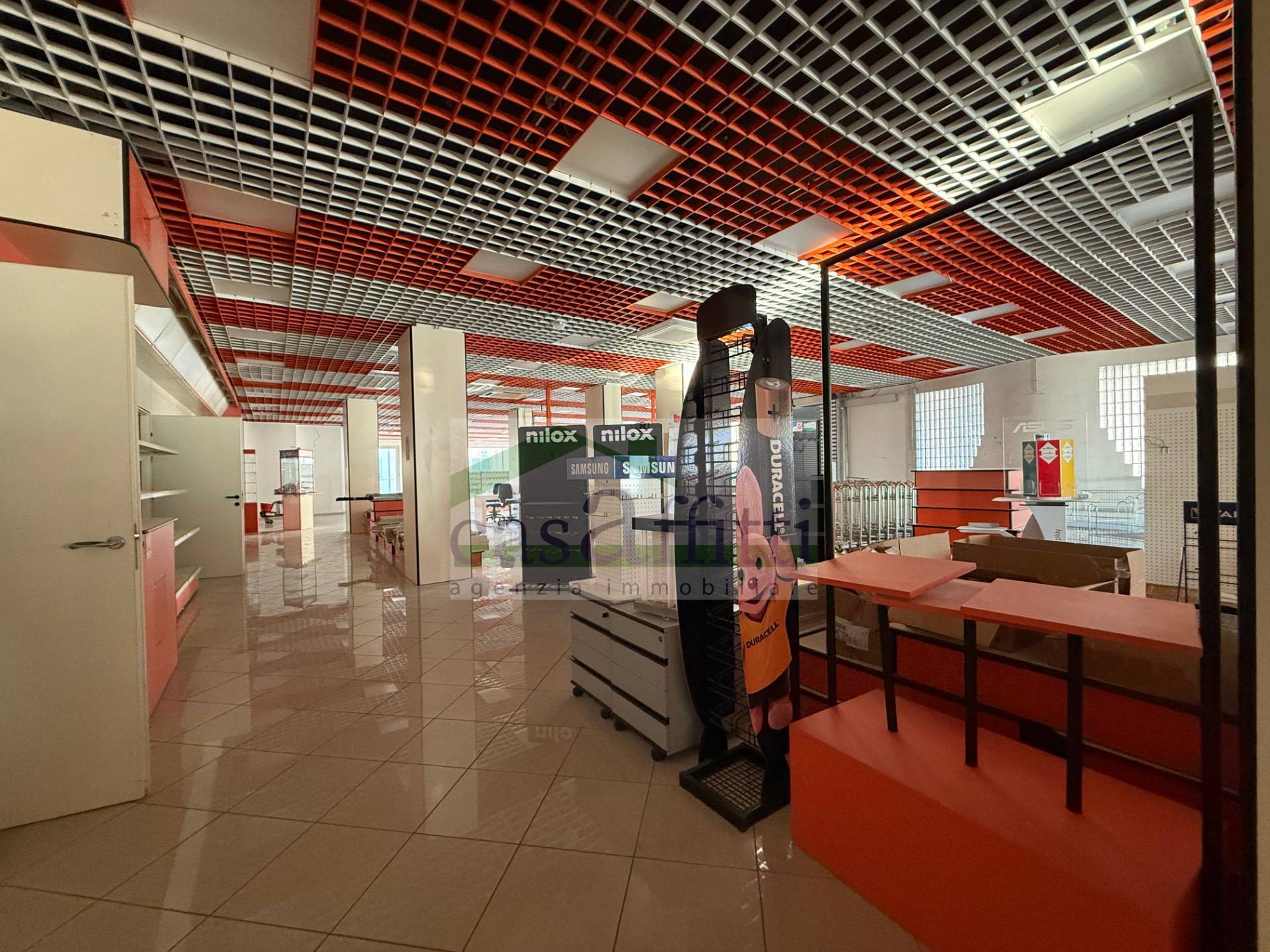 Locale commerciale in affitto a San Giovanni Teatino, Sambuceto