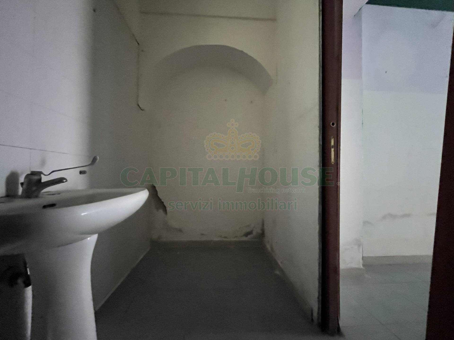 Commerciale in vendita a Capua
