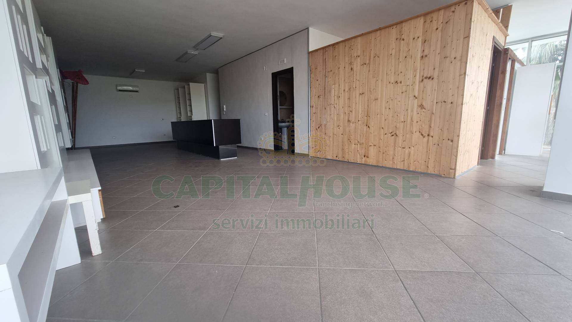 Ufficio in vendita a Portico di Caserta