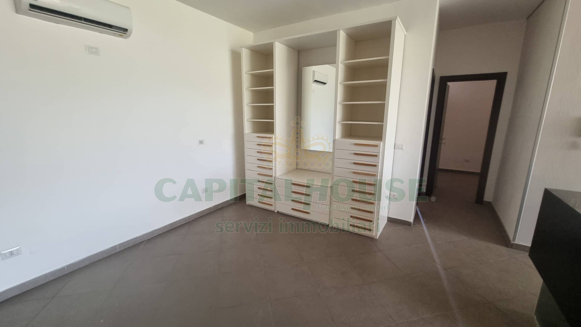 Ufficio in vendita a Portico di Caserta