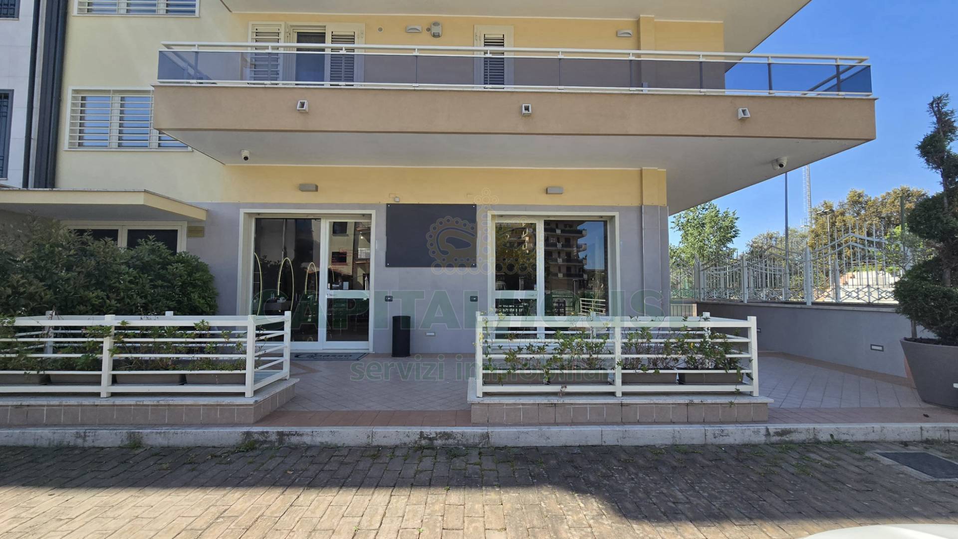 Commerciale in affitto a San Nicola la Strada, L.Da Vinci