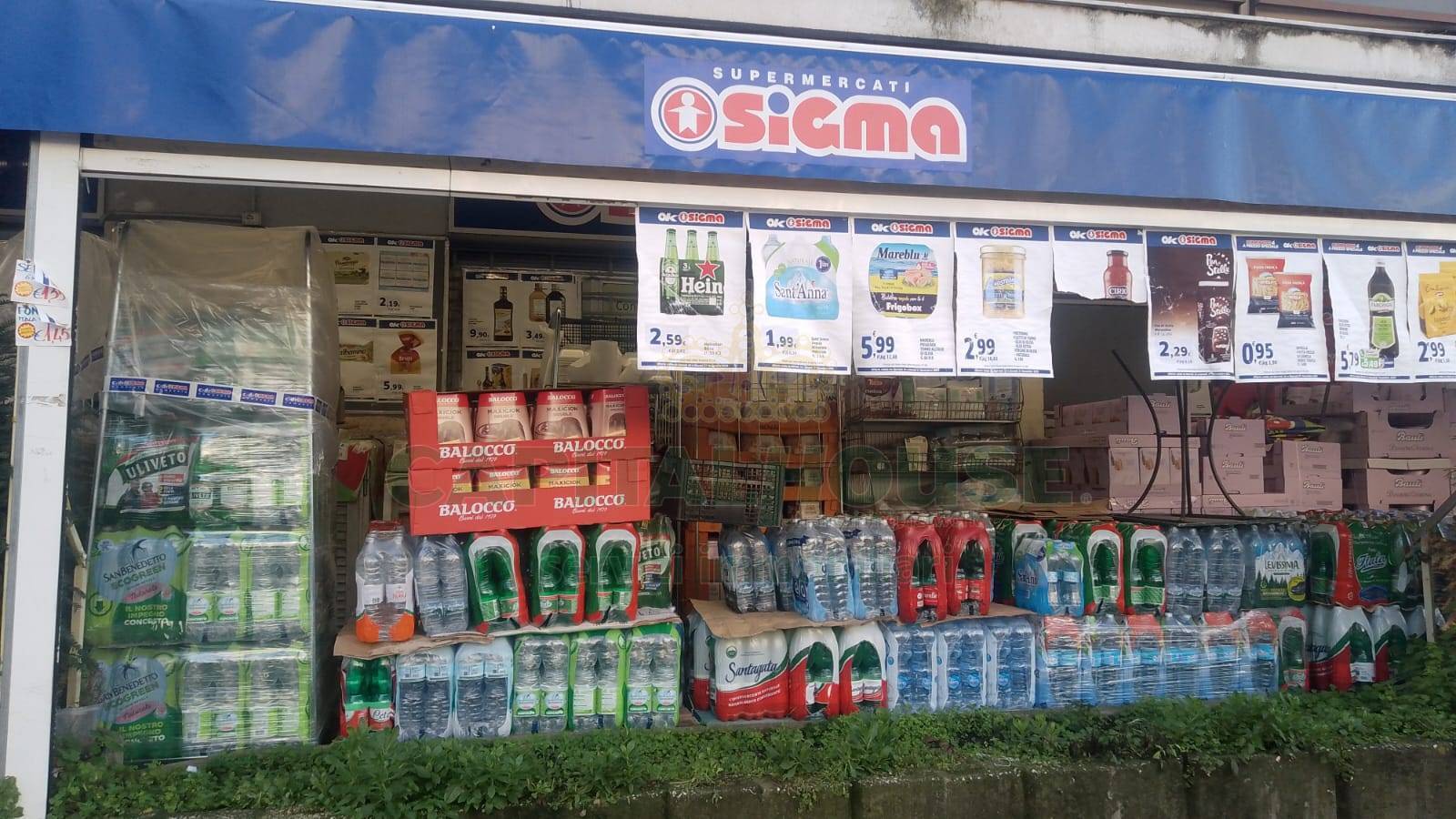 Commerciale in affitto a San Nicola la Strada, Michitto