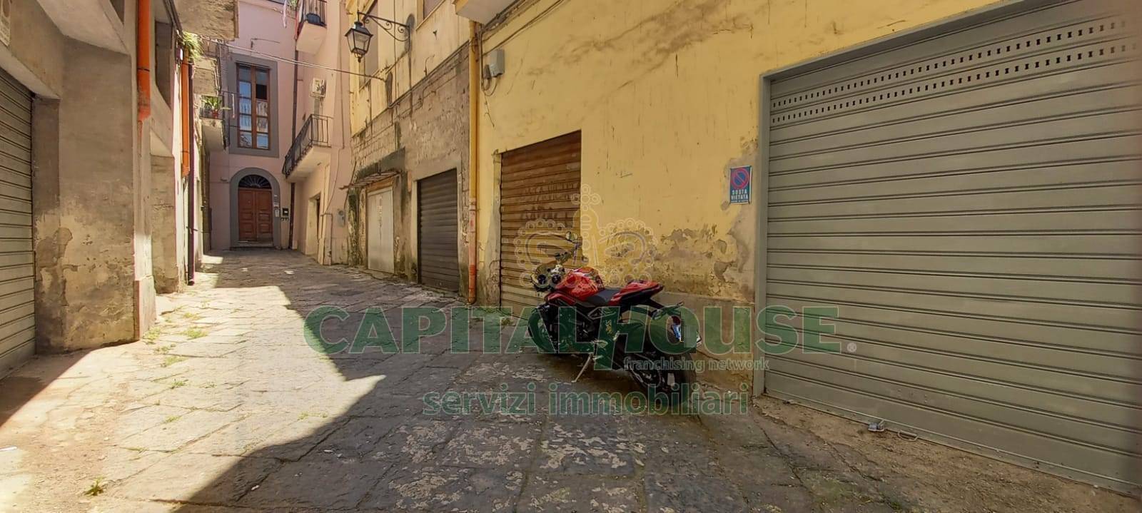 Box o garage in affitto a Capua