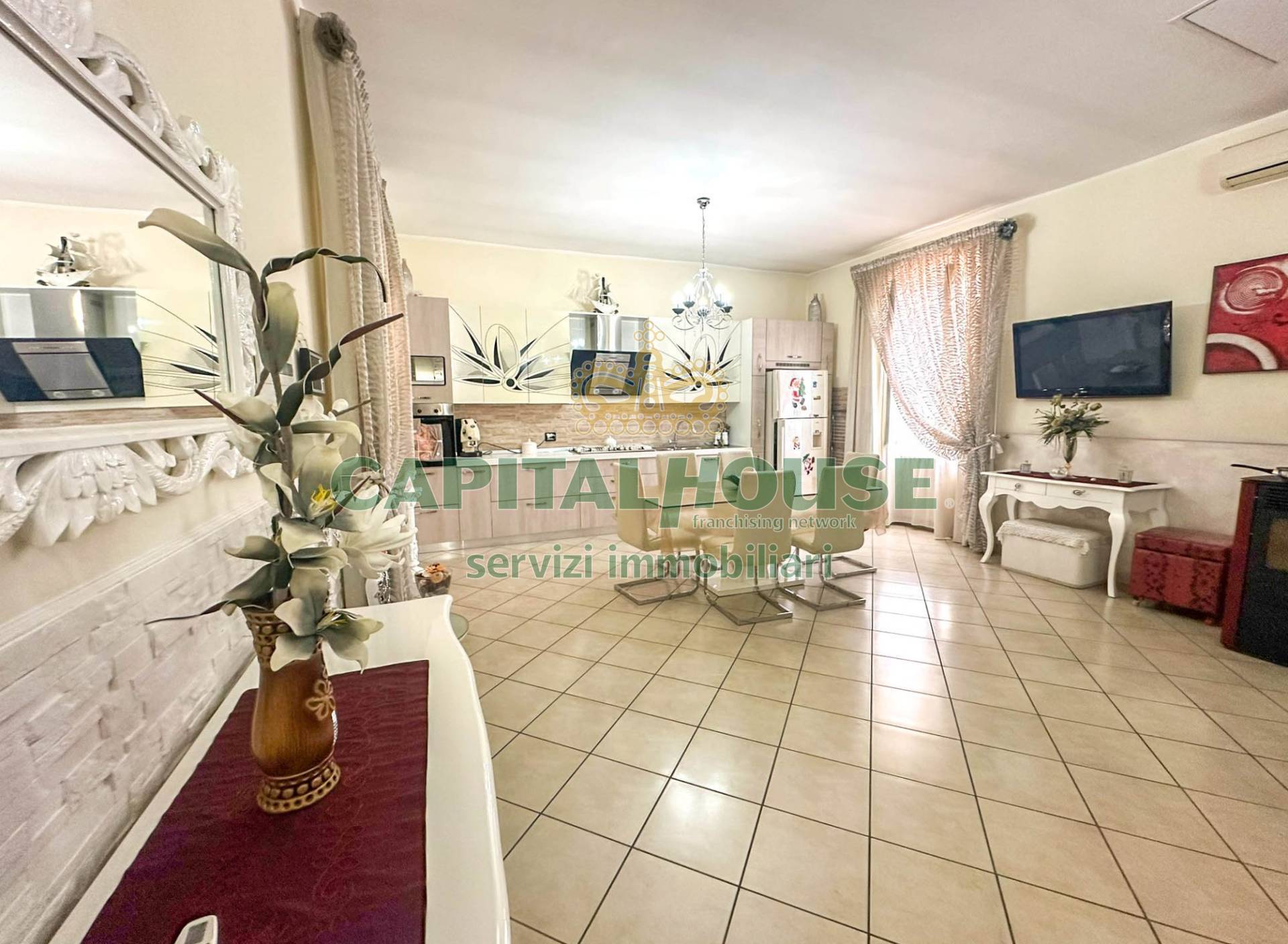 Appartamento in corte in vendita a San Prisco, Zona Centrale