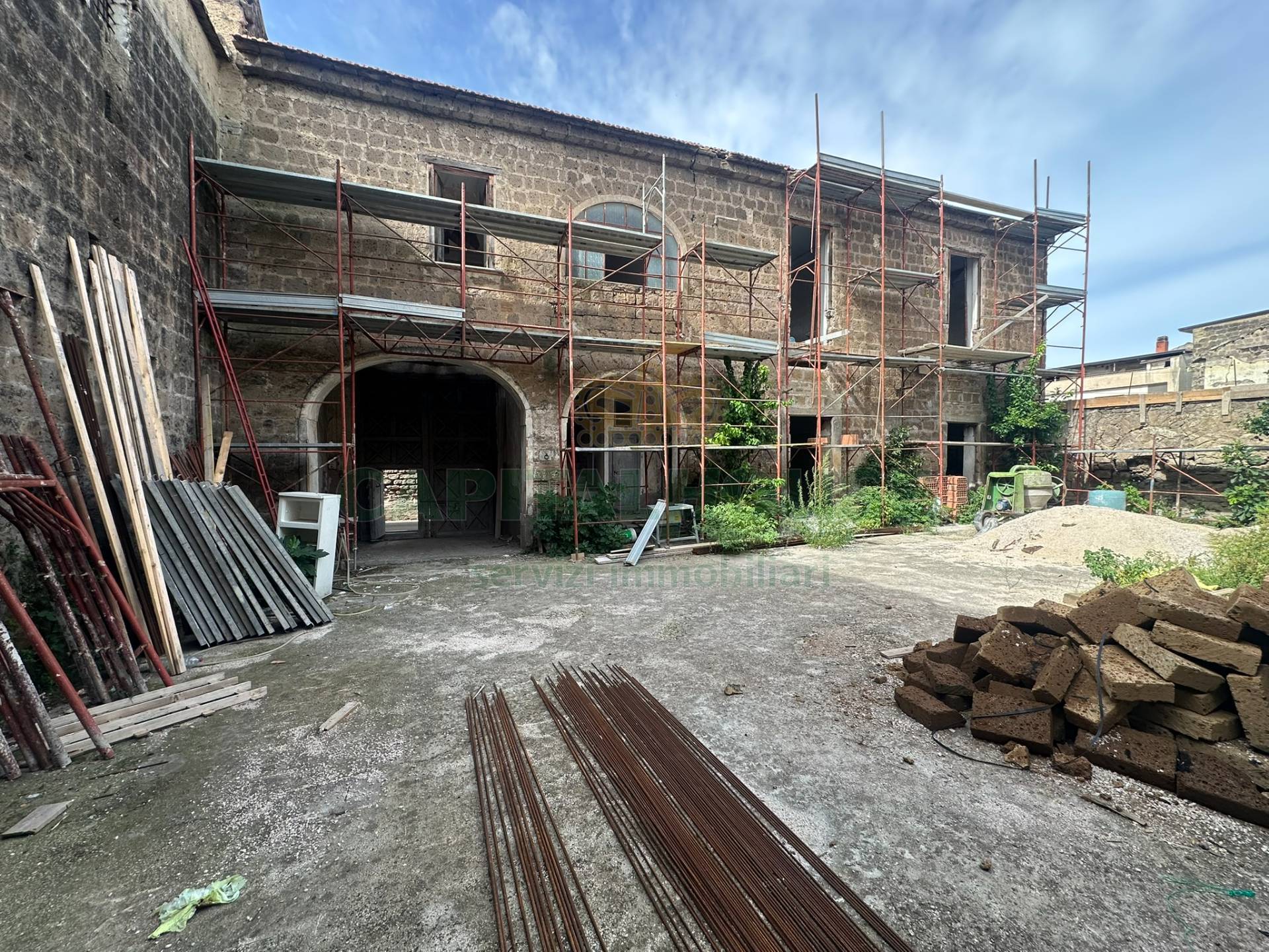 Appartamento in corte in vendita a San Prisco, Zona Centrale