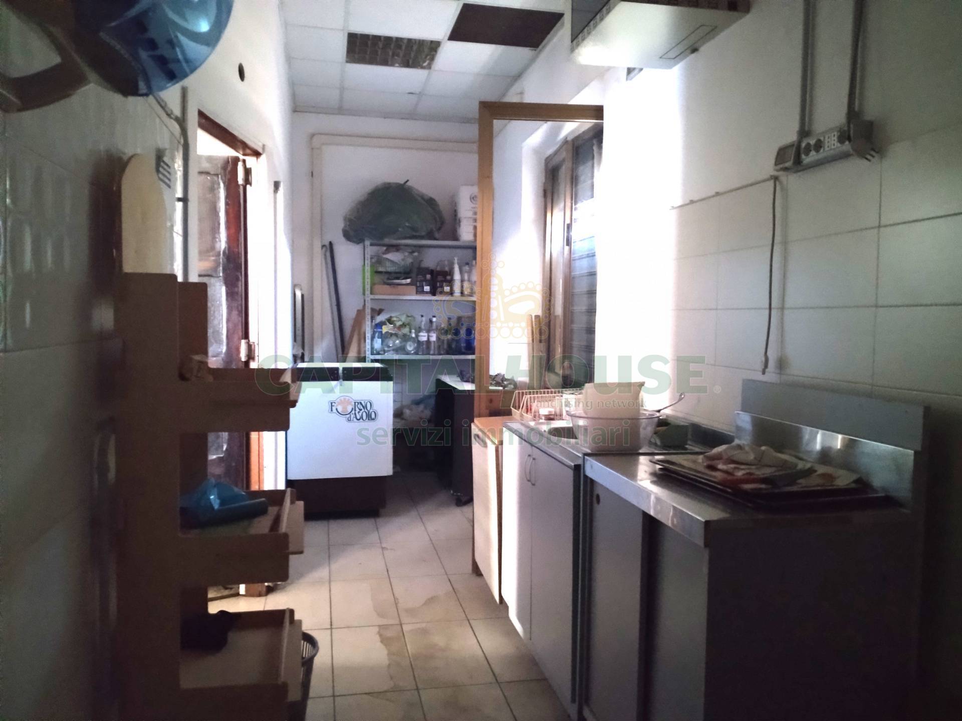 Commerciale in affitto a Curti