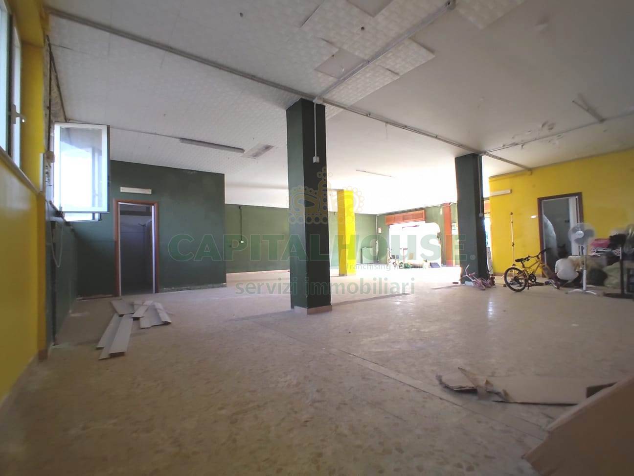 Commerciale in affitto a Santa Maria Capua Vetere, Zona confini di S. Tammaro