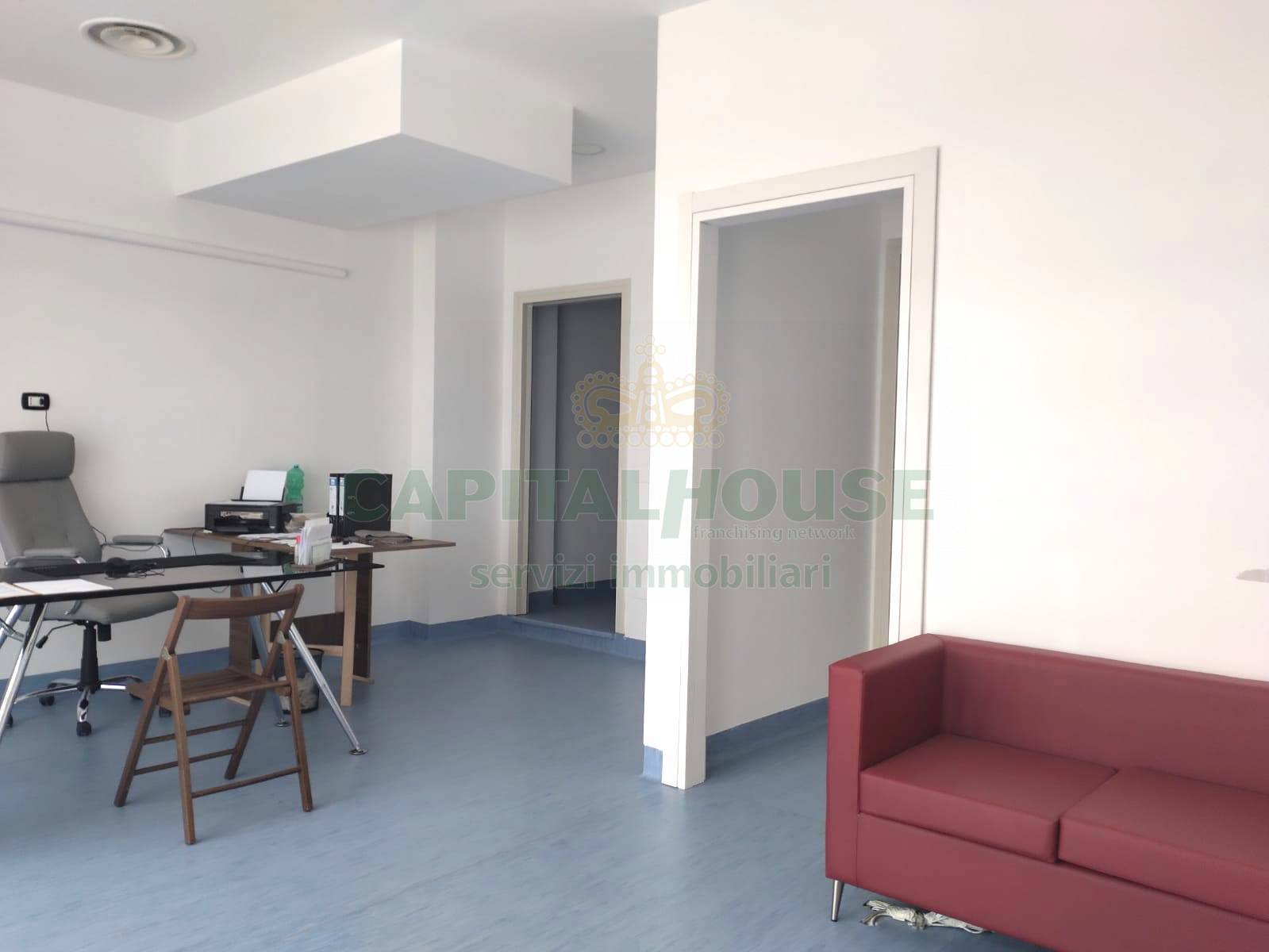 Commerciale in affitto a Santa Maria Capua Vetere, Zona nuova