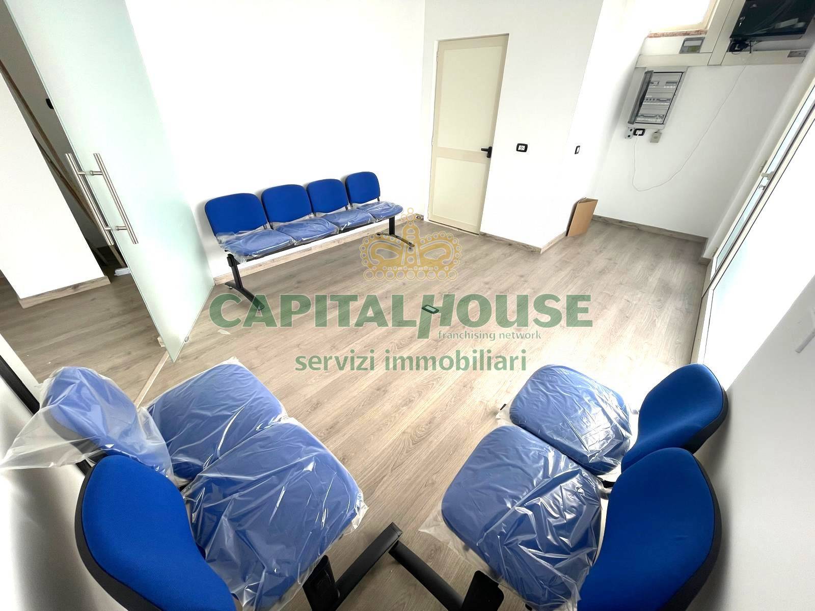 Commerciale in affitto a Santa Maria Capua Vetere, Zona nuova