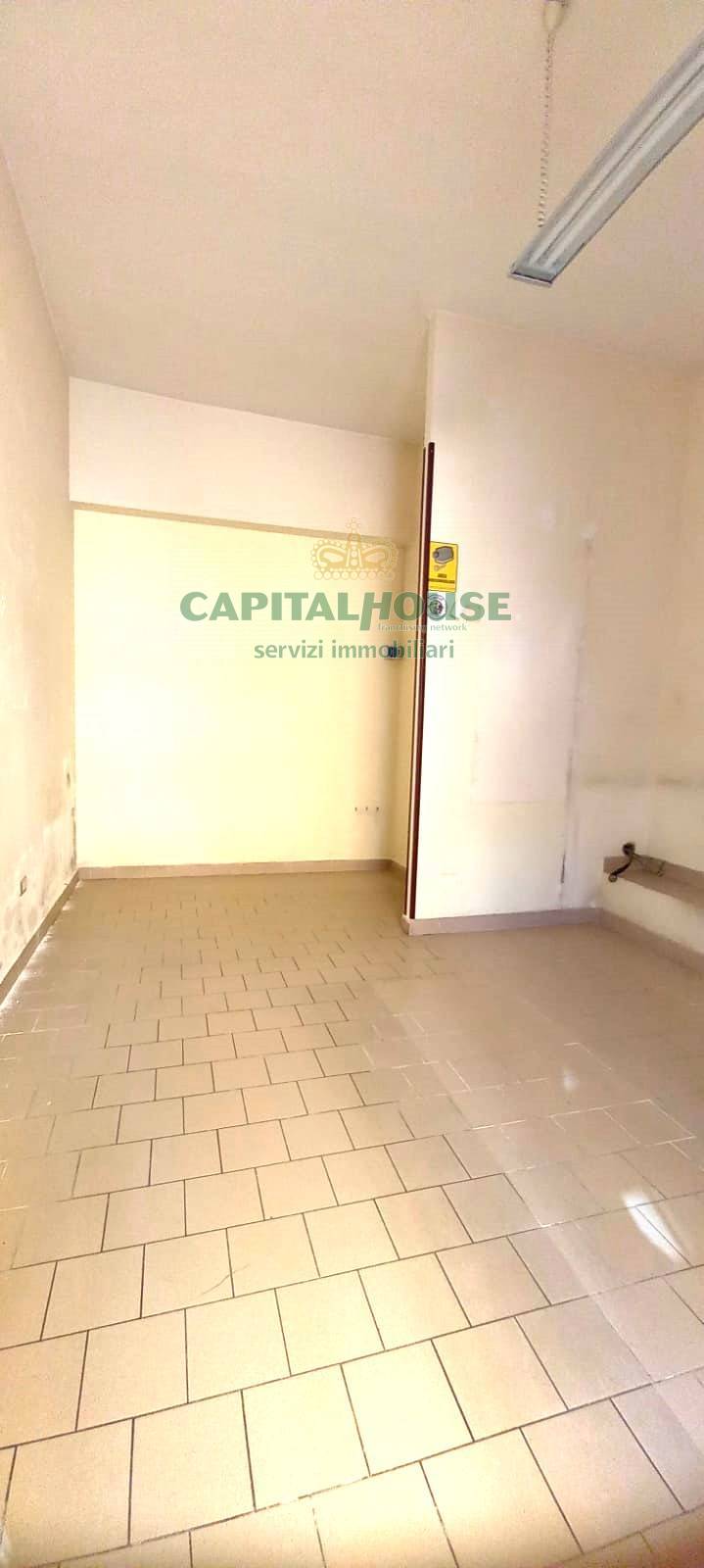 Commerciale in affitto a Capua