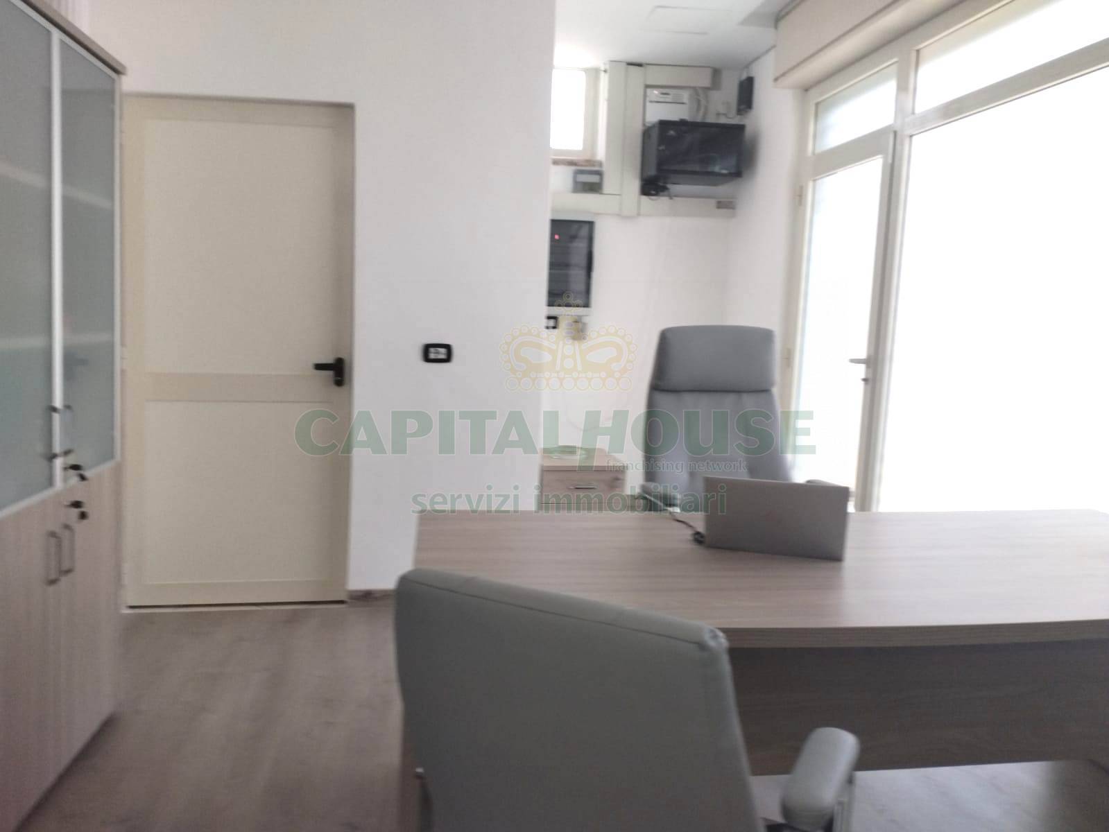 Commerciale in affitto a Santa Maria Capua Vetere, Zona nuova