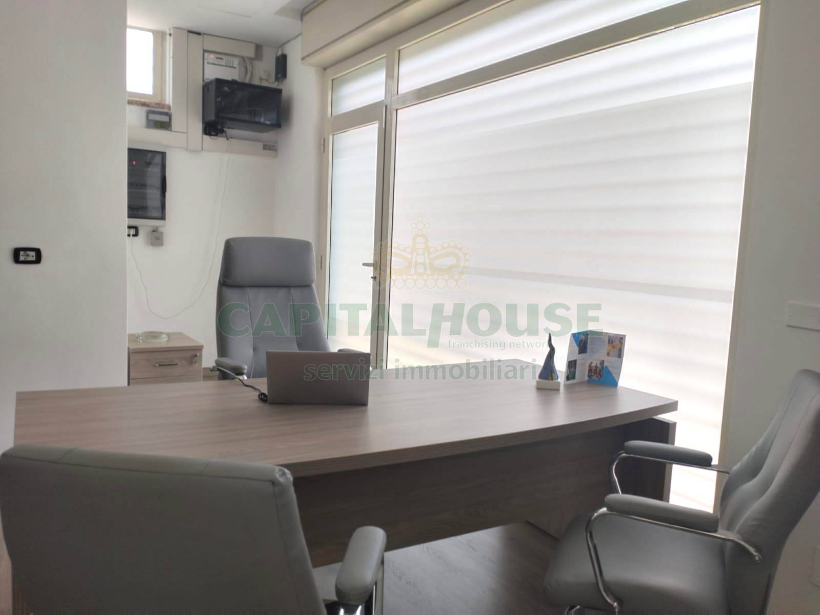 Commerciale in affitto a Santa Maria Capua Vetere, Zona nuova