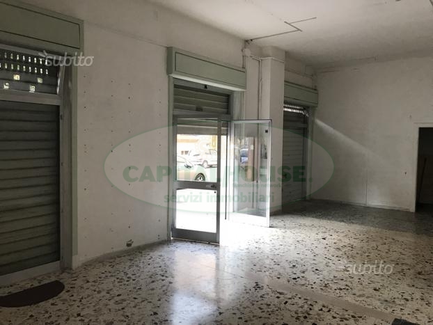 Commerciale in affitto a Santa Maria Capua Vetere, Zona Villa