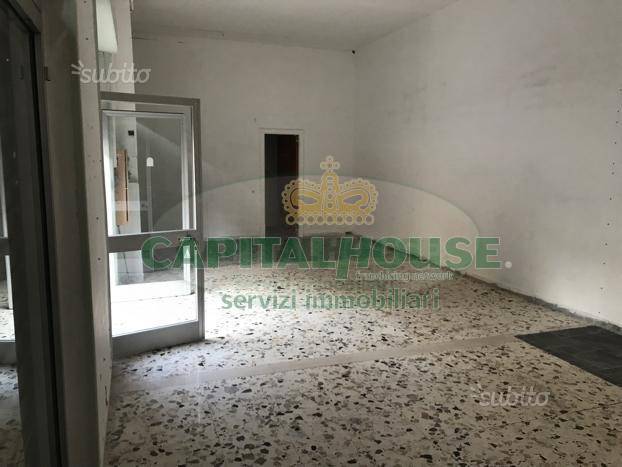 Commerciale in affitto a Santa Maria Capua Vetere, Zona Villa