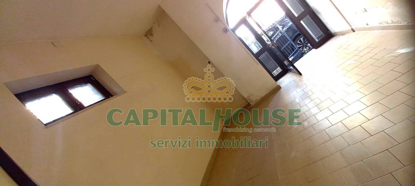 Commerciale in affitto a Capua