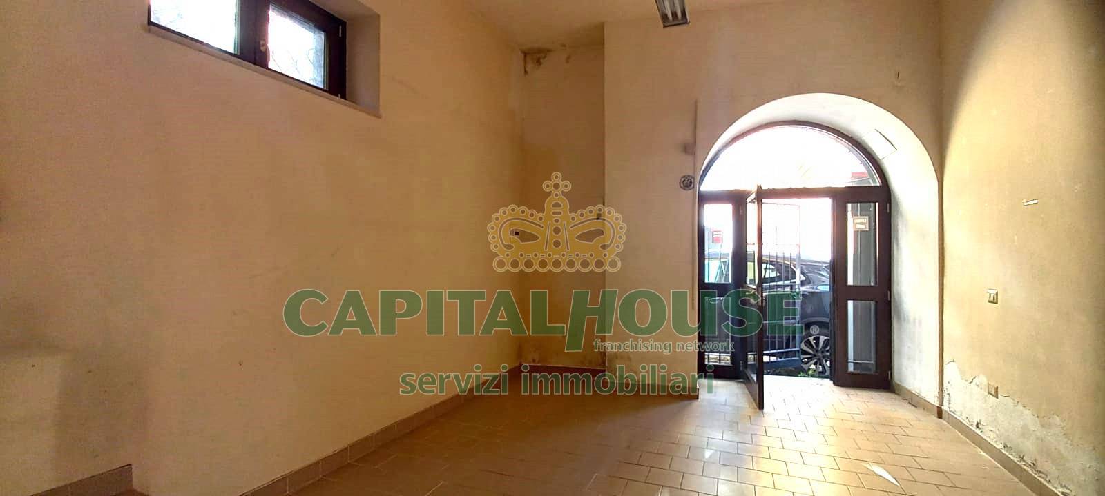 Commerciale in affitto a Capua