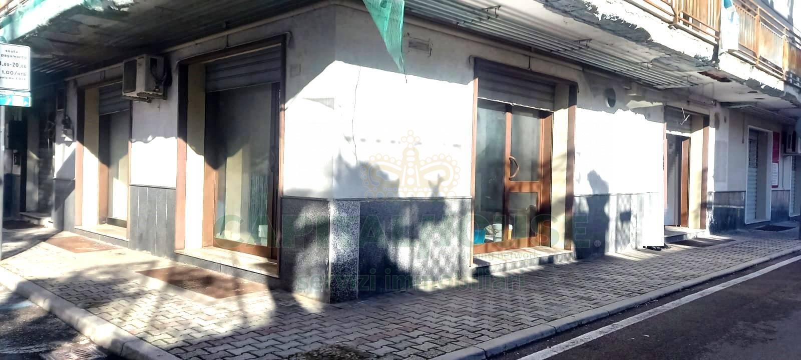 Commerciale in affitto a Santa Maria Capua Vetere, Zona Tribunale