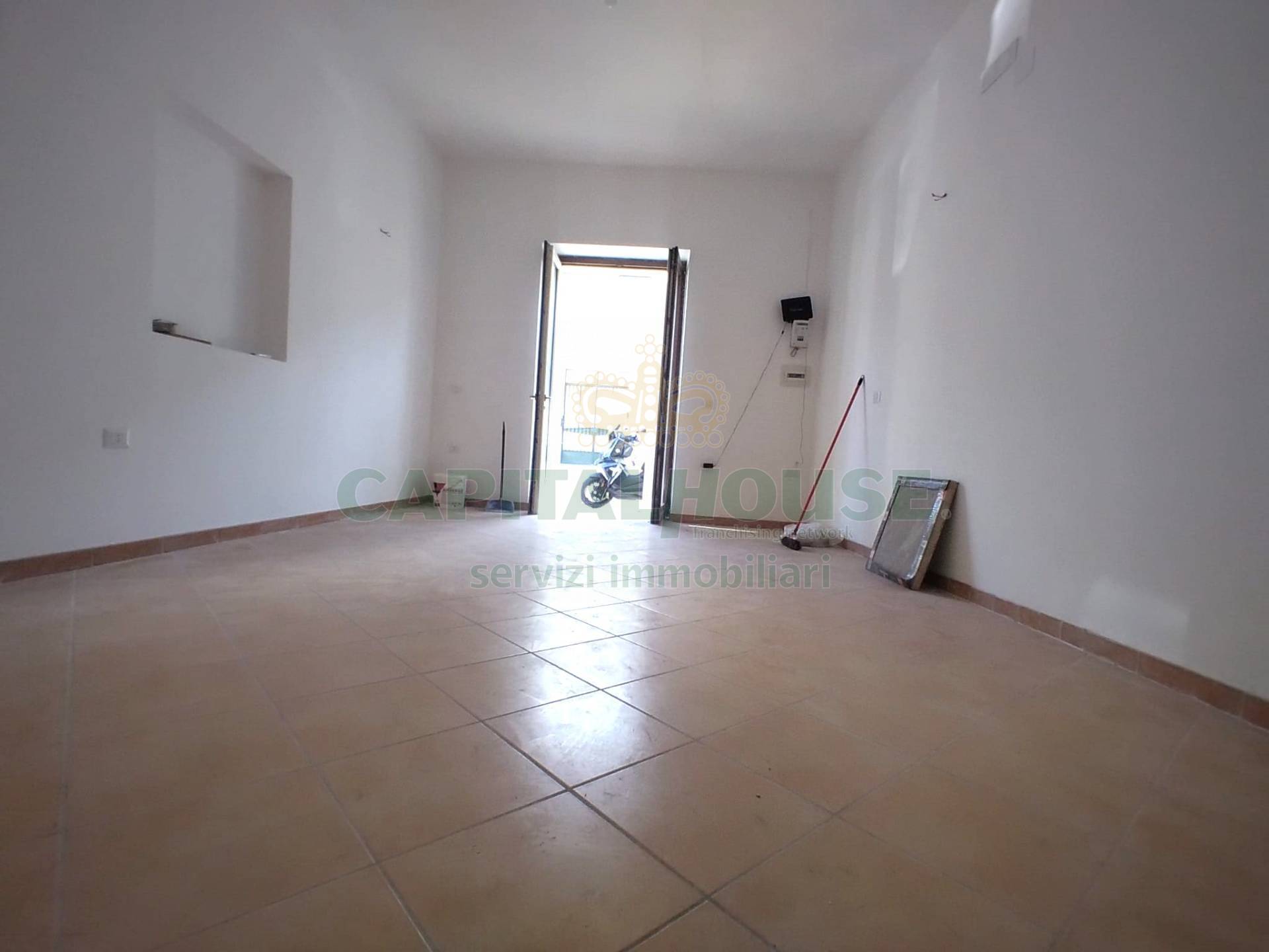 Commerciale in affitto a Capua, Sant'Angelo in Formis