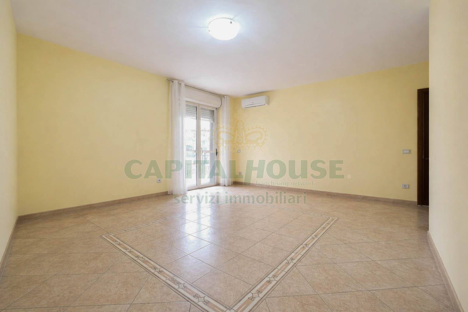 Appartamento in vendita a San Prisco, Zona Via Stellato