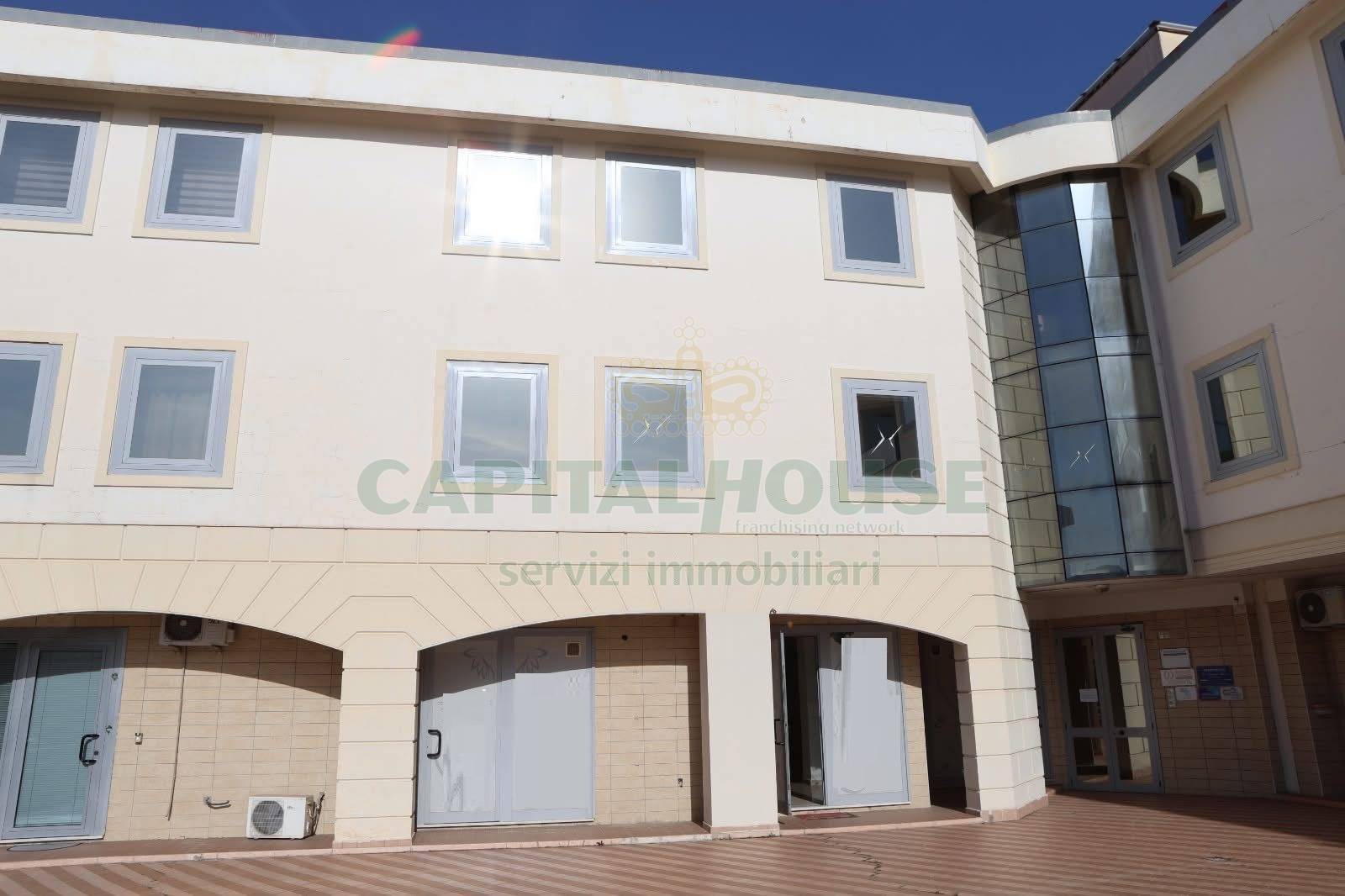 Ufficio in affitto a Santa Maria Capua Vetere, Zona Tribunale