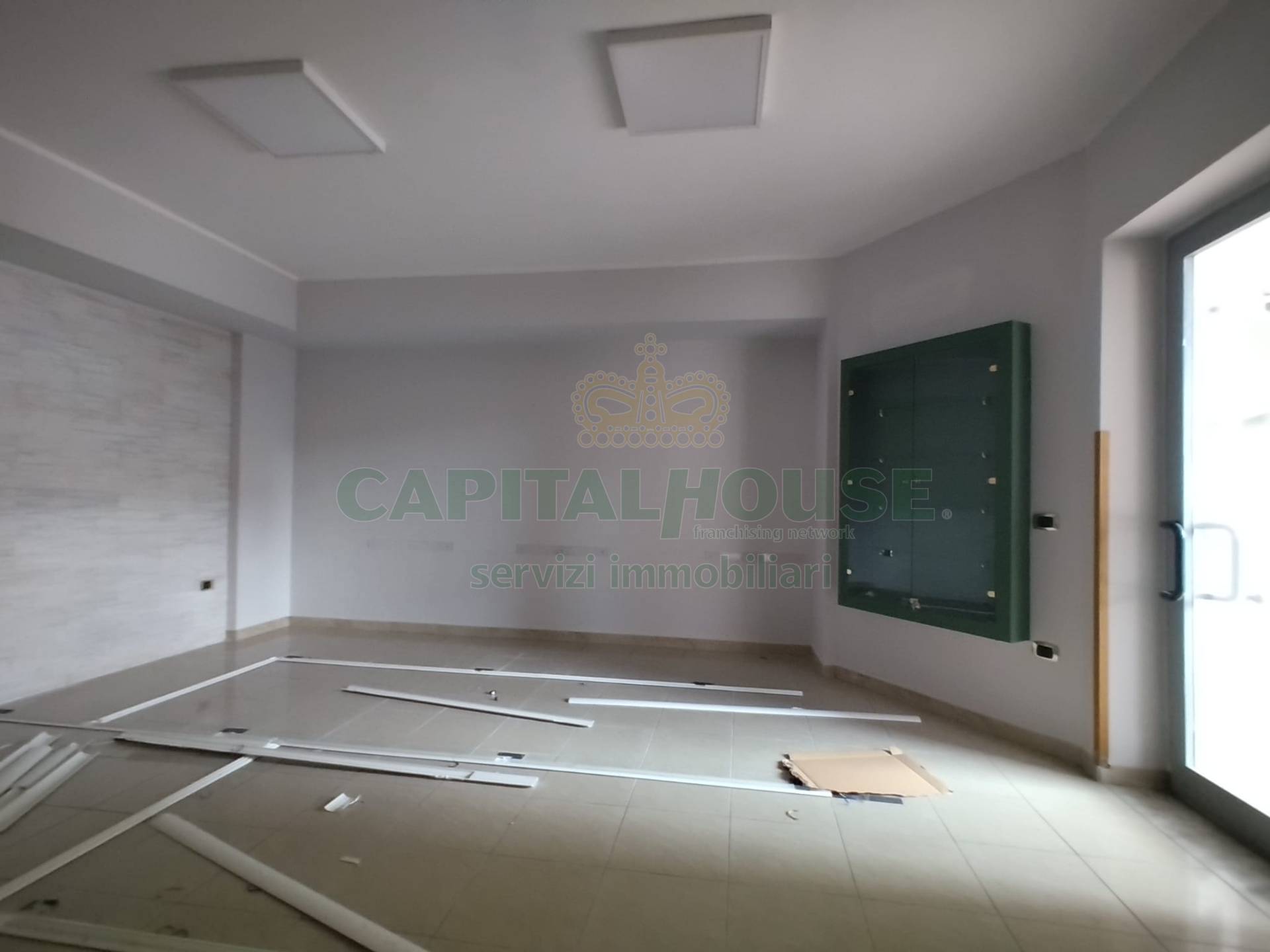 Ufficio in affitto a Santa Maria Capua Vetere, Zona Tribunale