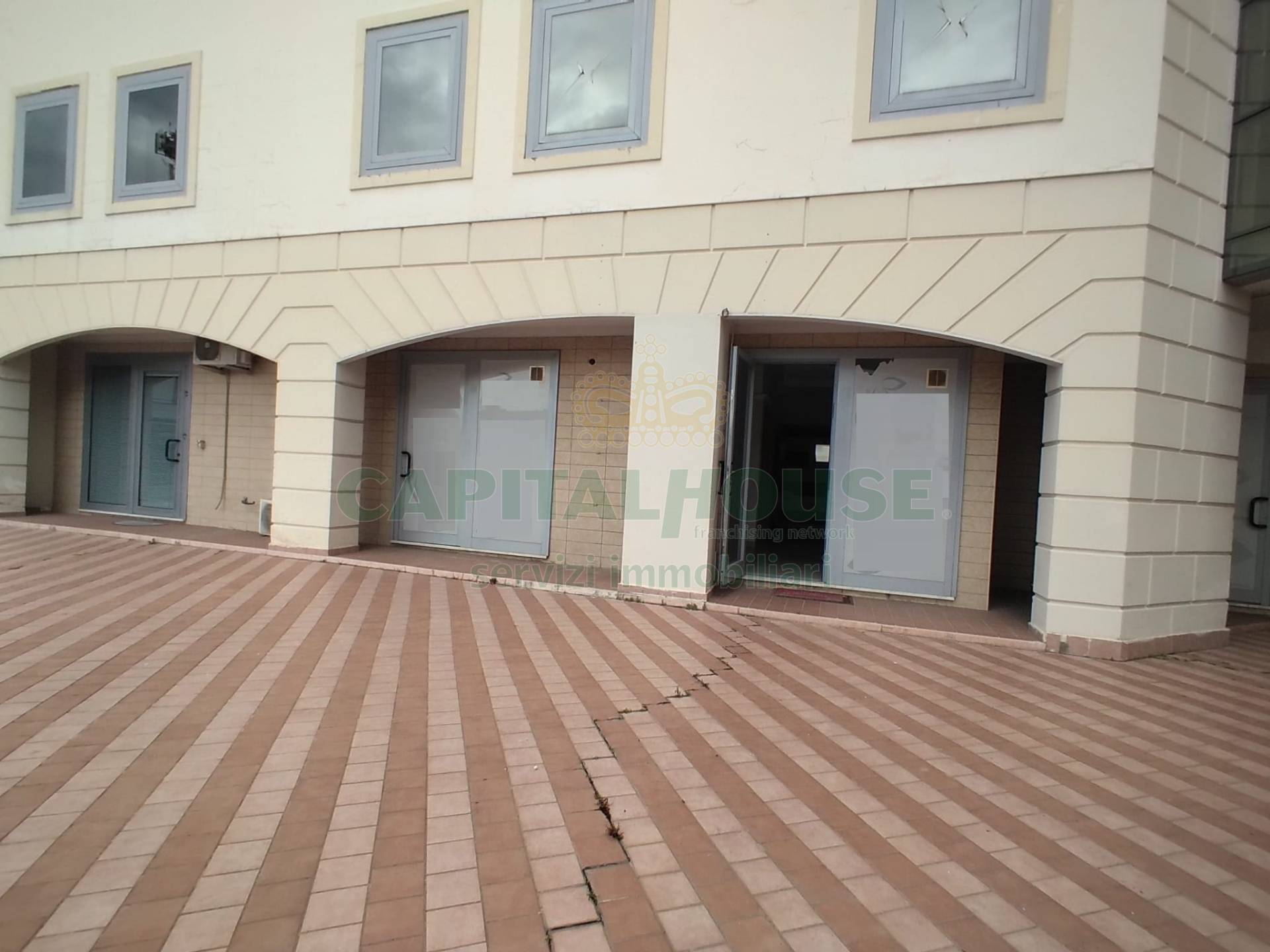 Ufficio in affitto a Santa Maria Capua Vetere, Zona Tribunale