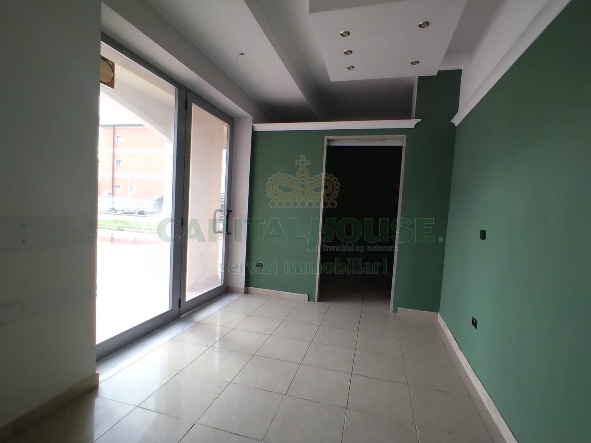 Ufficio in affitto a Santa Maria Capua Vetere, Zona Tribunale